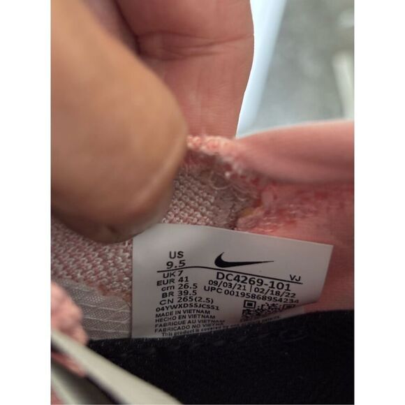 NIKE React Escape Run Flyknit Running Shoes - Picture 7 of 7